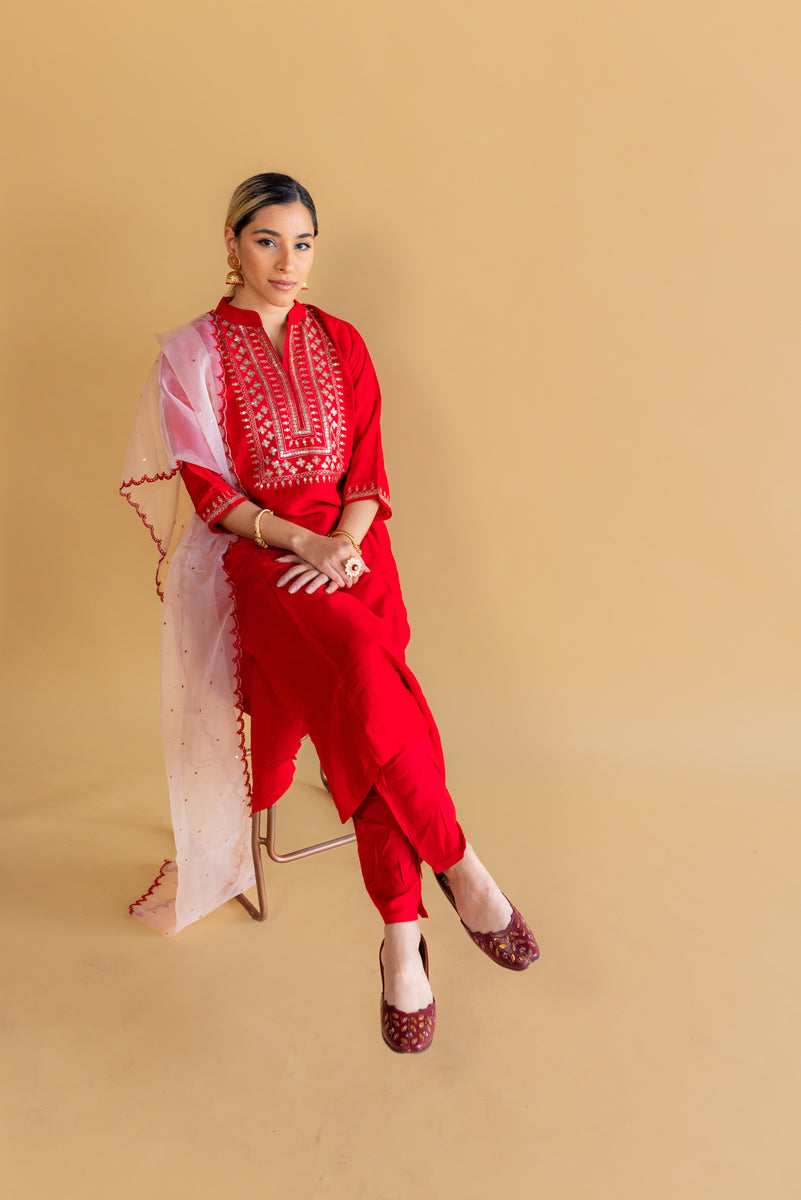 Punjabi suit and jutti best sale